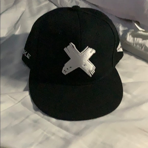 Grey w red  “X” SnapBack unisex - Picture 6 of 8